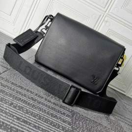 Picture of Louis Vuitton Mens Bags _SKUfw97510308fw